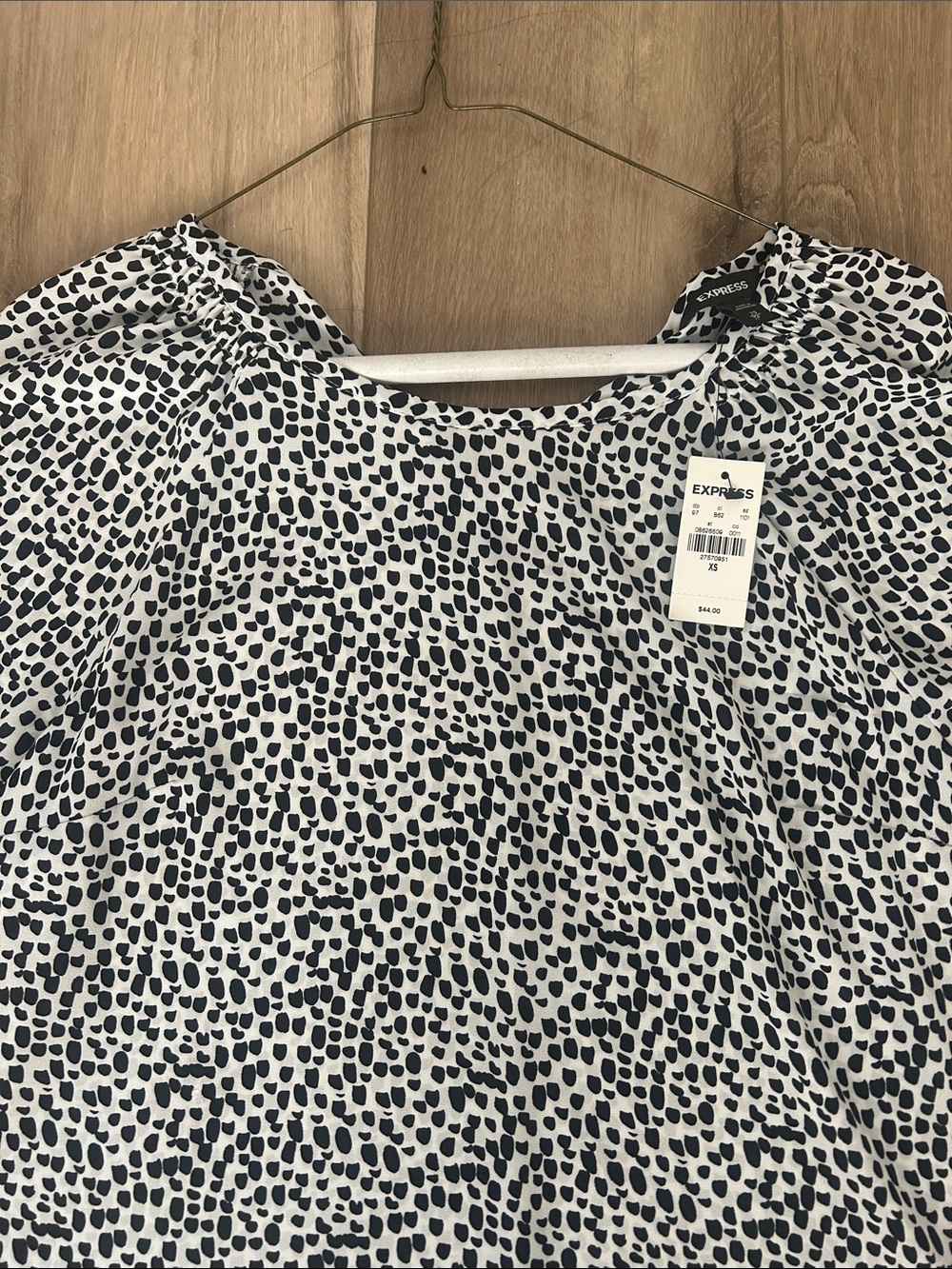 NWT Express Black and White Dot Print Short Sleeve Blouse